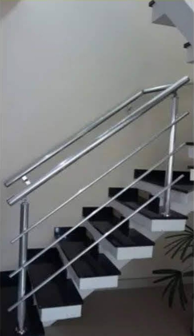 Escadas com guarda-corpo inox